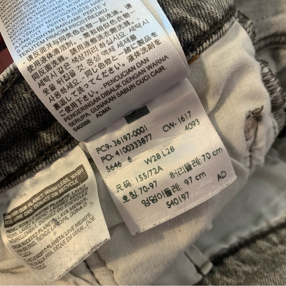 Levi’s 501 Tapered Jeans - Picture 8 of 9